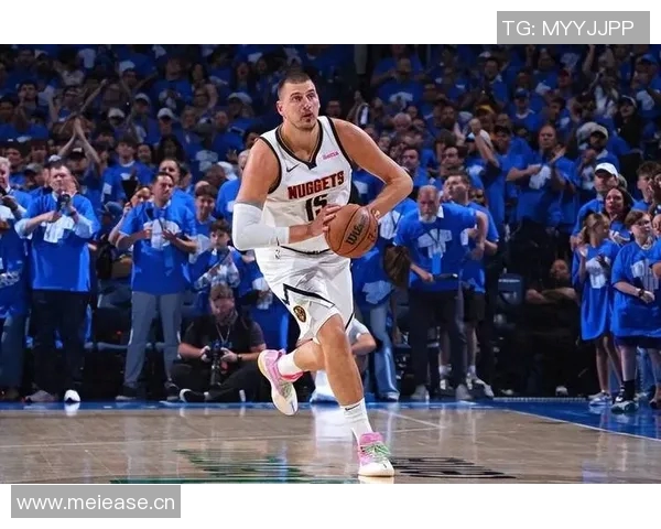 约基奇谈新赛季新队员加入期待球队崭新开局与突破表现