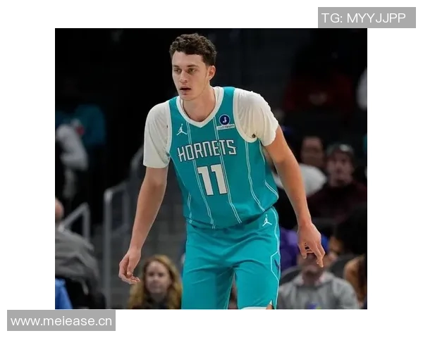 新秀卡尔克布伦纳半场表现抢眼2中2斩获8分3篮板1抢断1盖帽