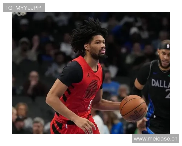 浓眉挡拆展现强大防守弗拉格精准三分助攻球队逆转局势 浓眉挡拆展现强大防守弗拉格精准三分助攻球队逆转局势