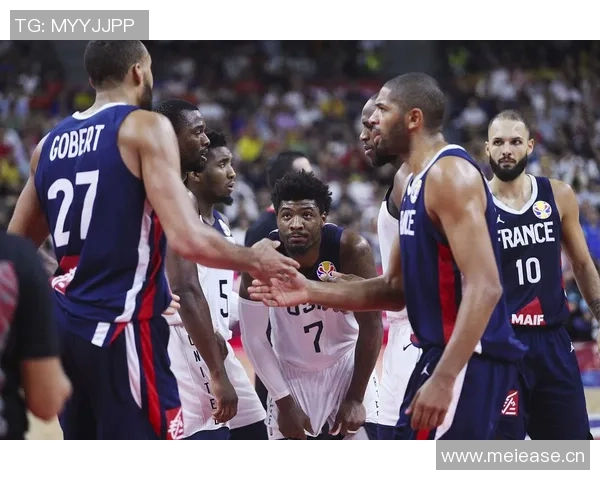 戈贝尔半场表现抢眼11分8板3助助力球队领先鹈鹕