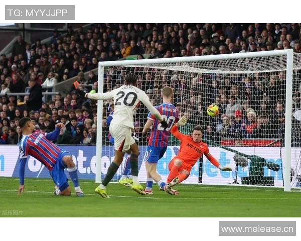 英超最新动态：阿森纳稳居榜首切尔西降至第四维拉上升至第三红军继续第八