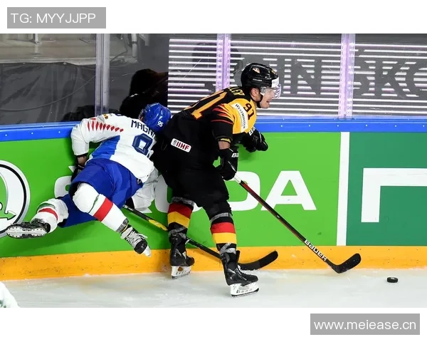 穆勒分享冰球比赛观赛照片感谢好友邀请丰富业余生活