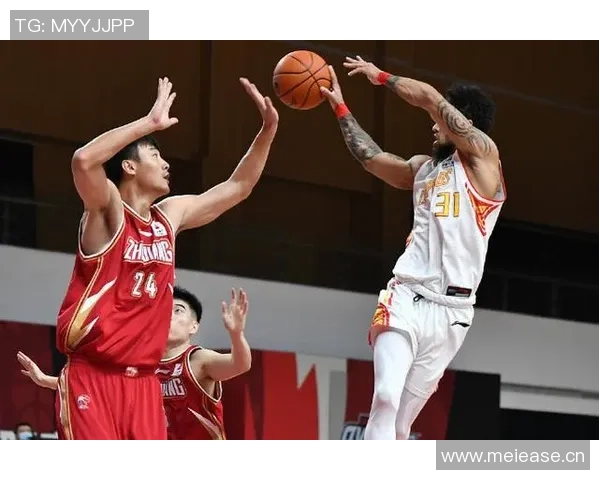 布克上半场表现挣扎12投5中仅得14分5篮板罚球命中率低迷